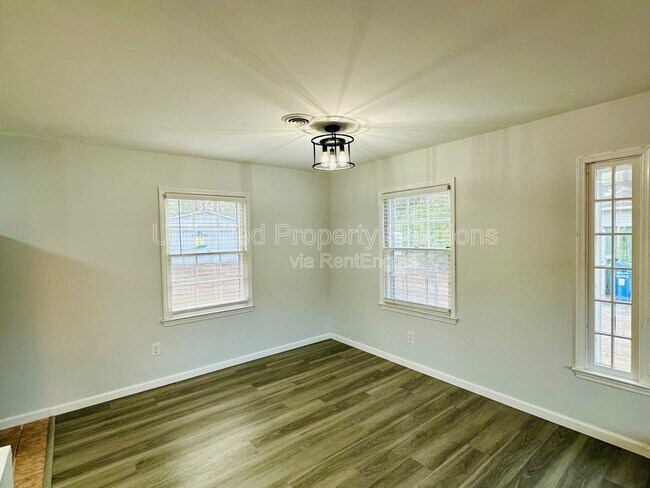 Building Photo - 420 Rose Ave