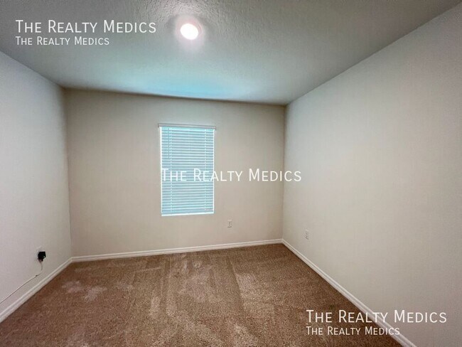 Building Photo - 536 Emily Gln St
