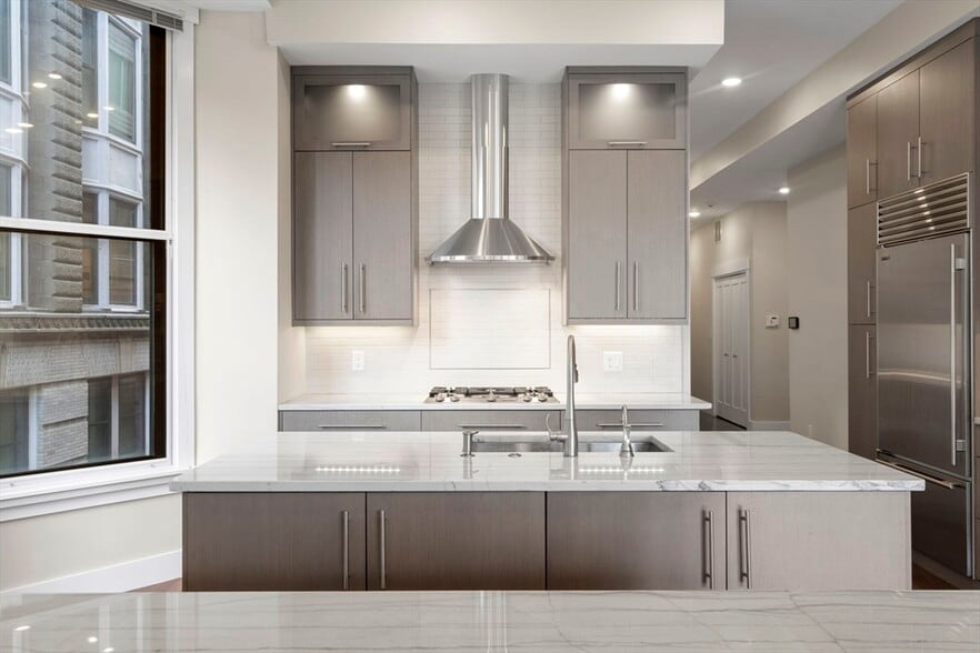 Building Photo - 132 Boylston St