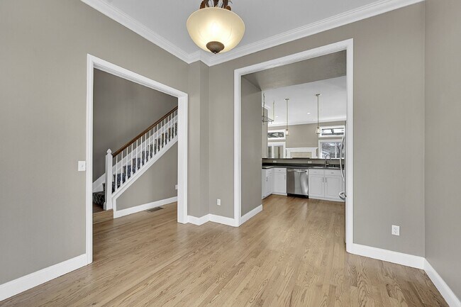 Building Photo - $3,150.00 - 2 Beds, 2.5 Baths, Apartment i...