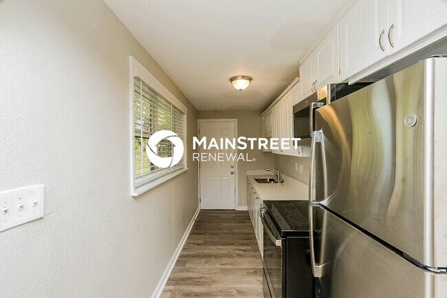 Building Photo - 3 Bedroom Pet-Friendly Home in TAMPA, FL with Main Street Renewal