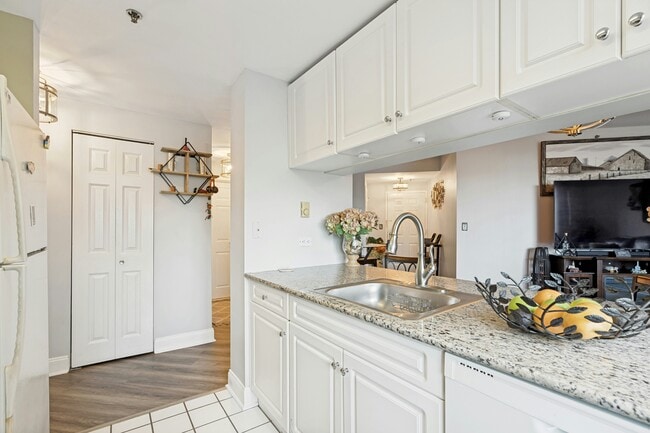 Building Photo - 100 Old Palisade Rd