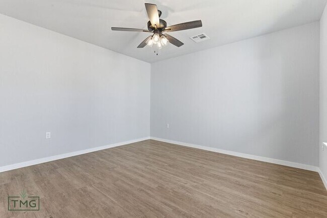 Building Photo - Newly Remodeled 2 Bed Duplex – Prime Broken Arrow Location!