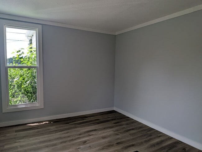 Building Photo - Move in Ready 4 Bed 2 Bath House