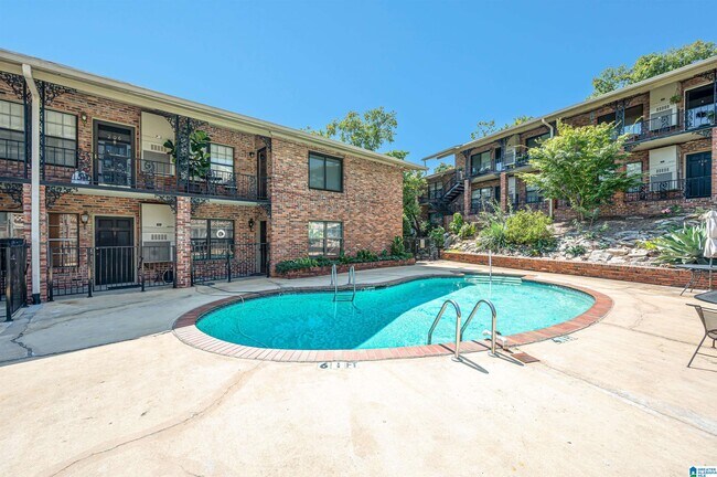 Building Photo - 2727 Highland Ave