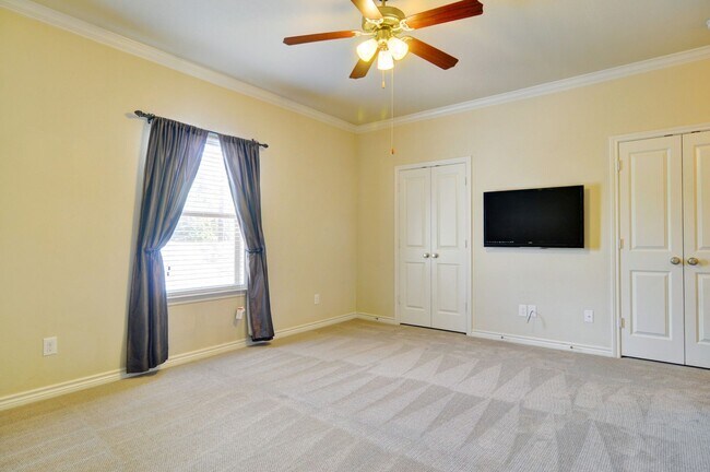 Building Photo - Monticello Townhome