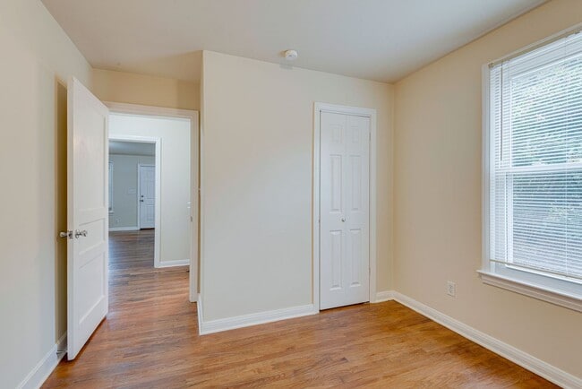 Building Photo - 3505 Marlborough Ave