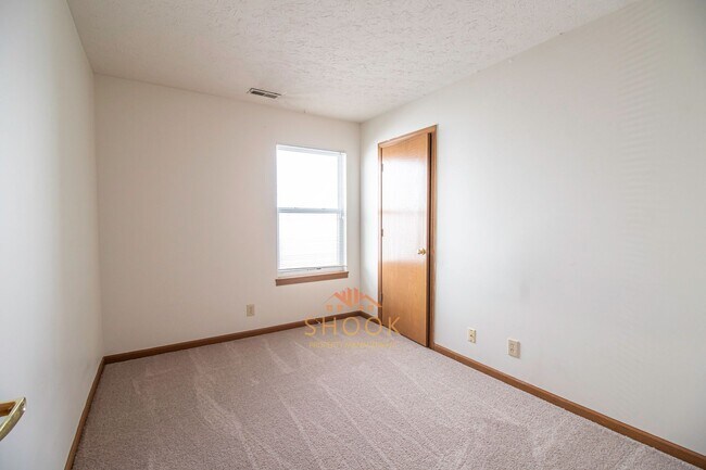 Building Photo - AVAILABLE IN AUGUST - CUTE AND COZY 3 BR HOME IN DESIRABLE NEIGHBORHOOD