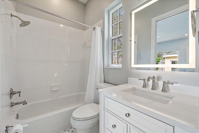 Building Photo - 248 Honeysuckle Dr