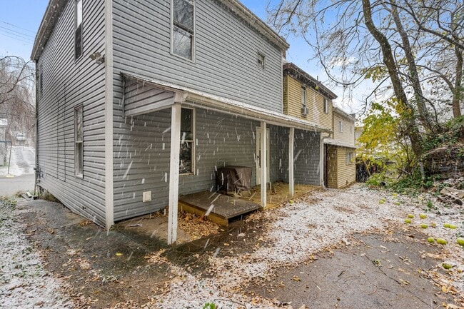 Building Photo - 410 Lorenz Ave