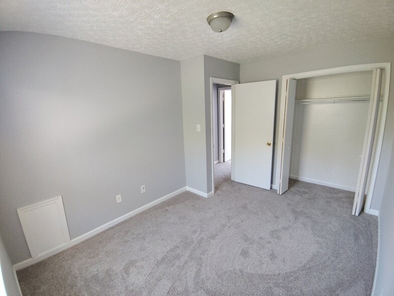 Building Photo - 16 Duiguid Dr