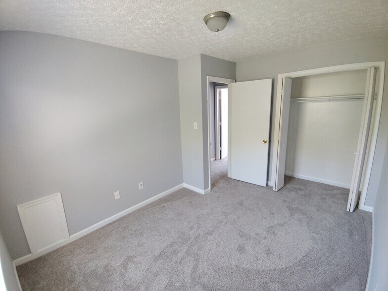 Building Photo - 9 Fonda Dr