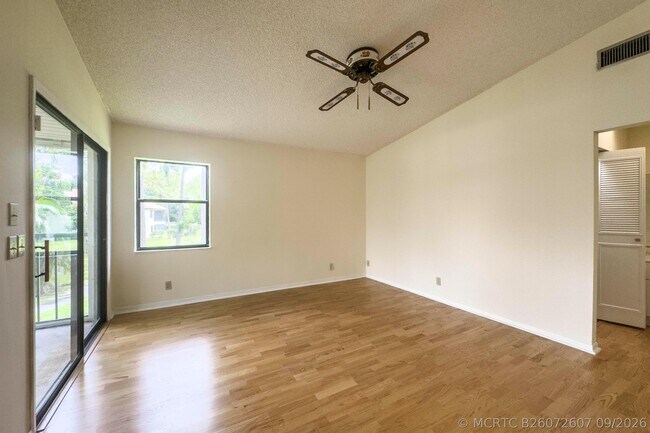 Building Photo - 3362 Lucerne Park Dr