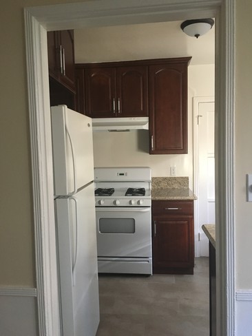 Kitchen with lots of cabinet space - 1438 S Sherbourne Dr