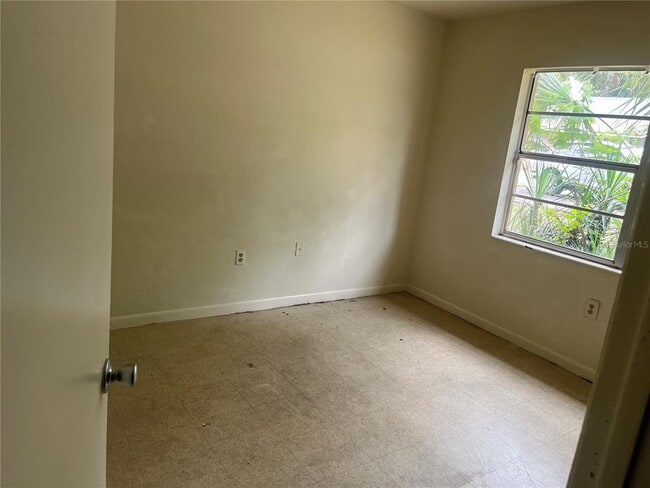 Building Photo - 2622 SW 31st Pl