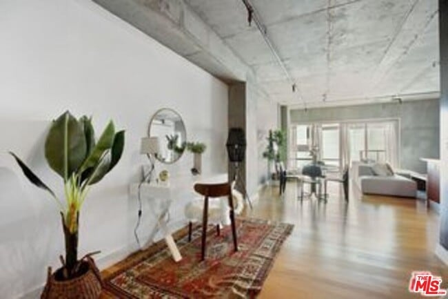 Building Photo - 645 W 9th St