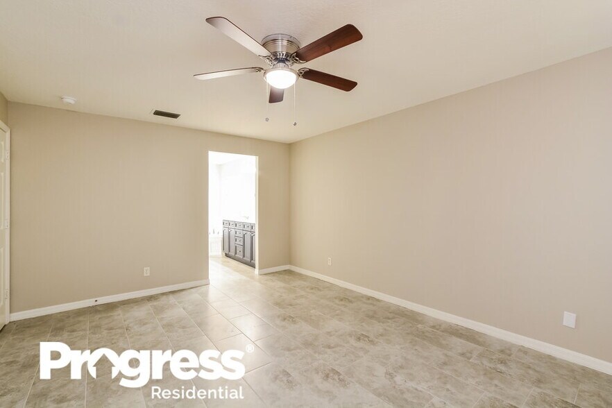 Building Photo - 909 Vassar Dr