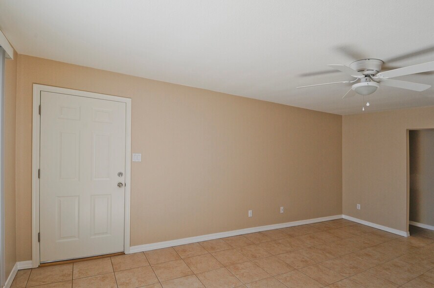 Living Room - 2417 S Newberry Rd