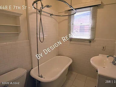 Building Photo - 1648 E 7th St