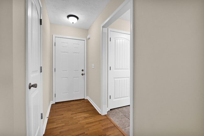 Building Photo - 15 Goldenrod Dr