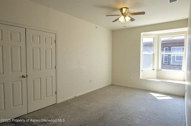 Building Photo - Spacious 3-Bedroom Condo with Scenic Views