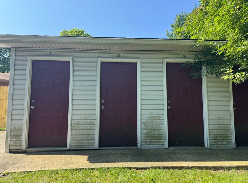 Building Photo - 4085 Airport Rd