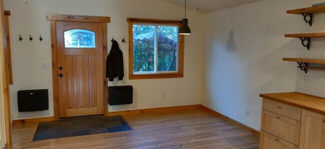 Building Photo - 3842 Idaho St