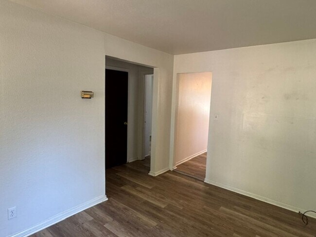 Building Photo - SINGLE FAMILY HOME WITH BONUS ROOM OFF THE DETACHED GARAGE- GARDNERS DREAM