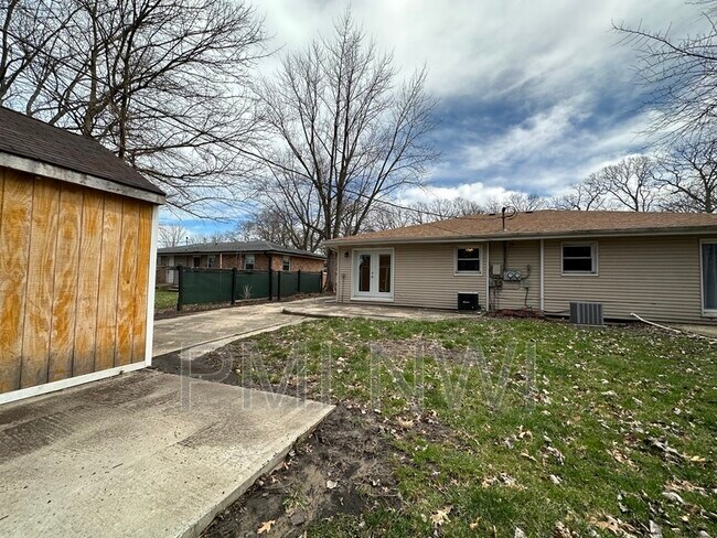 Building Photo - 3308 Brown St