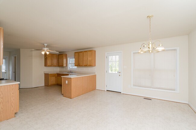 Building Photo - 3BR/2.5BA Home in Lakeside — Minutes to Bryan Park — $2,295/mo!
