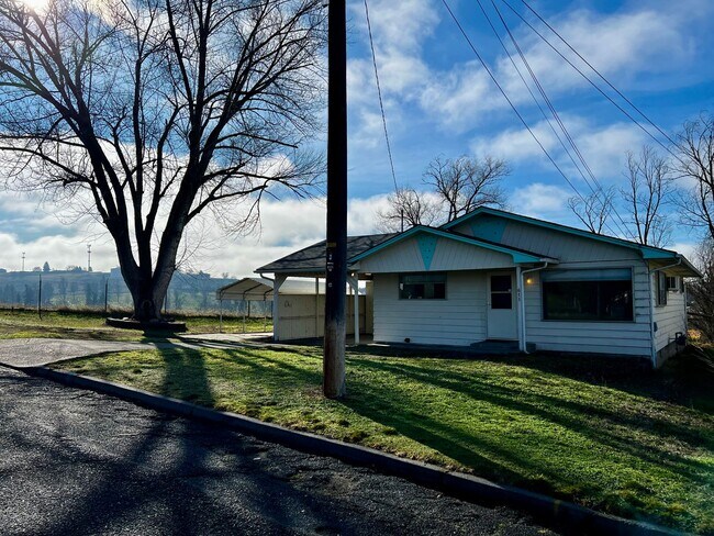 Building Photo - 3-Bedroom Home on Corner Lot with a View!