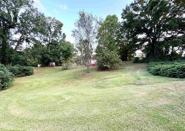 Building Photo - 813 Cedar Springs Rd