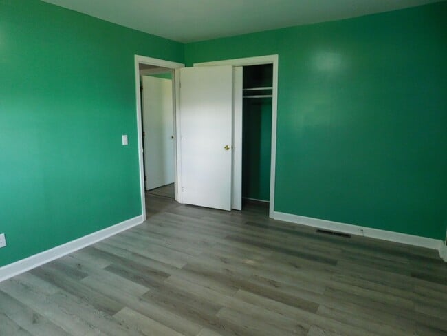 Building Photo - 6455 River Rd