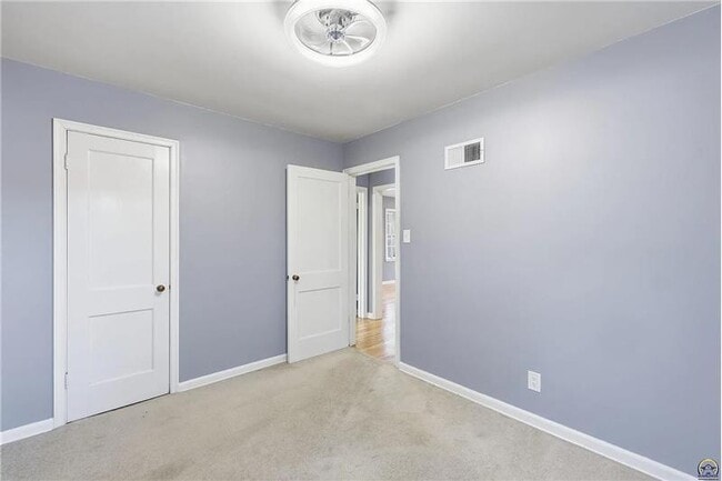 Building Photo - 2116 SW Plass Ave