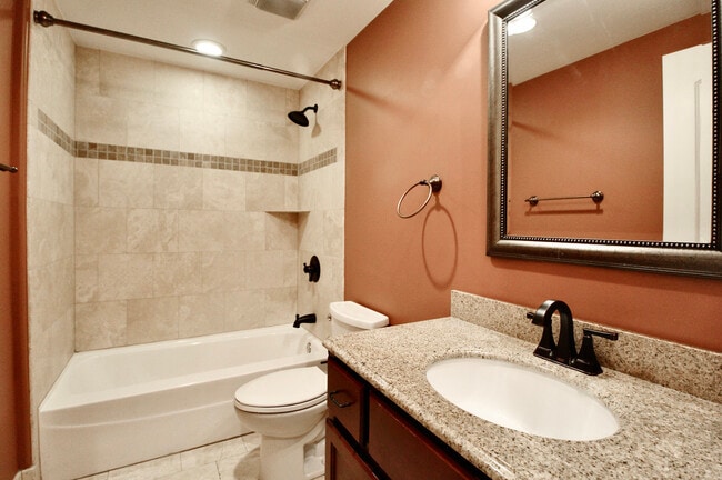 Building Photo - 5528 S Indiana Ave