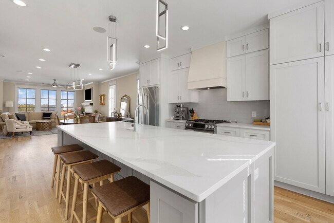 Primary Photo - Bradshaw Commons