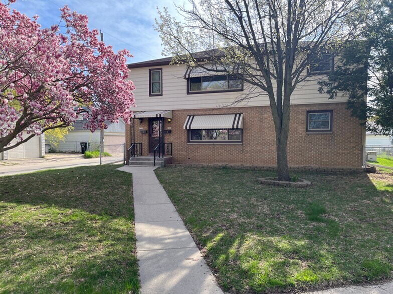 Primary Photo - 4364 S Kinnickinnic Ave