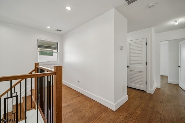 Building Photo - 19 Mountain Ave