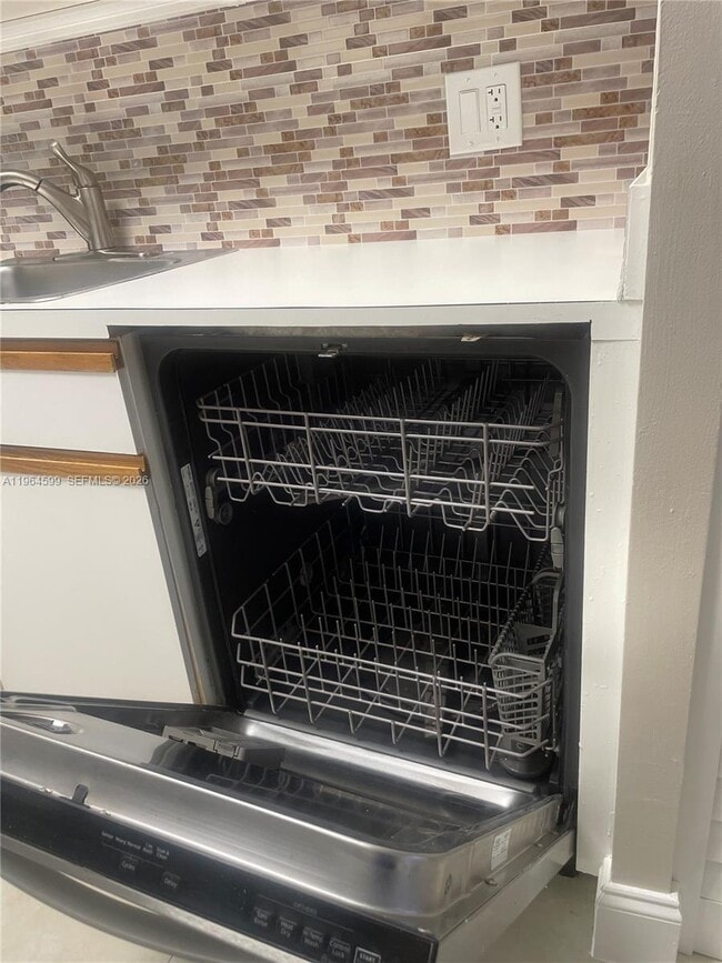 Building Photo - 1251 SW 125th Ave