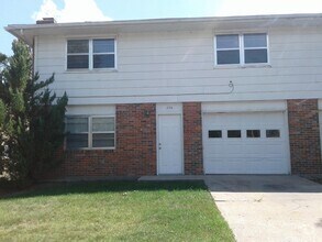 Building Photo - 296/298 Chris Dr.