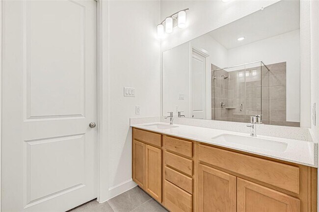 Building Photo - 1510 Park Path Dr