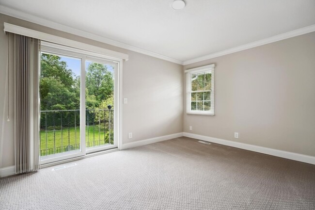 Building Photo - 5721 Londonderry Rd