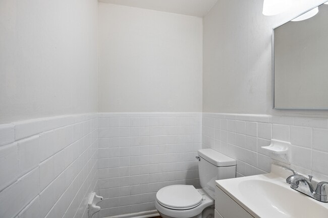 Building Photo - 27 Bethune Ct
