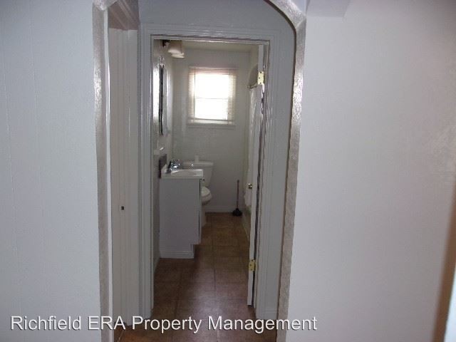 Building Photo - 2 br, 1 bath House - 440 S 200 W