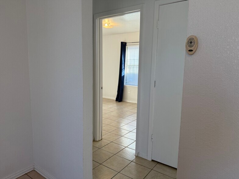 Building Photo - 2934 Chestnut Ave