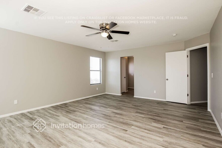 Building Photo - 8806 N 67th Ln