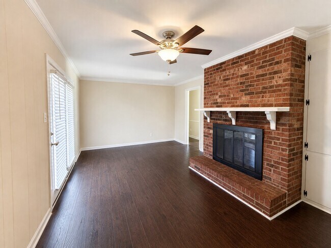 Building Photo - 813 Branchwood Dr