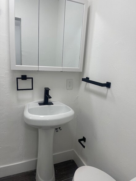 Building Photo - 5934 Buchanan St