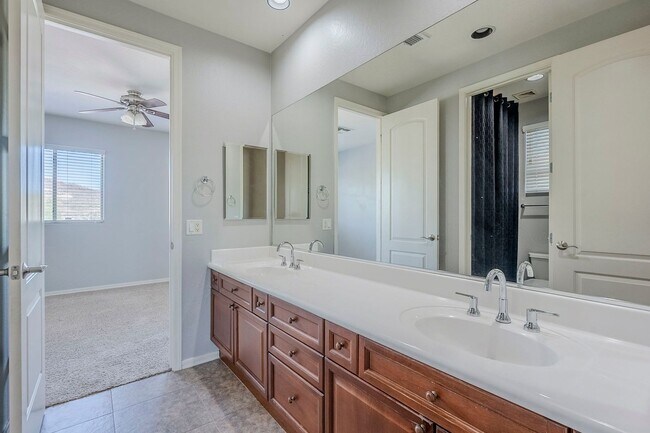 Building Photo - Stunning 4 bed 2.5 bath home with pool, in...