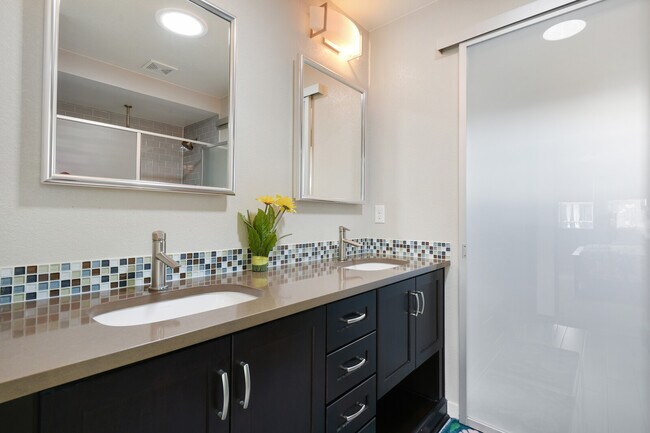 Building Photo - 14055 Touchstone St
